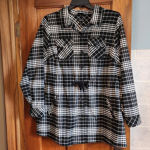 NWOT Torrid longline shacket flannel plaid black and white size 2 light jacket - Picture 3 of 6